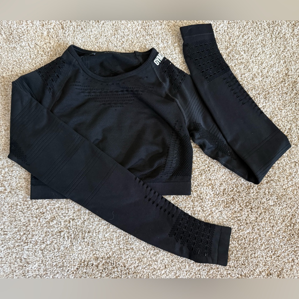 Gymshark Black Seamless Ventilated Long Sleeve Crop